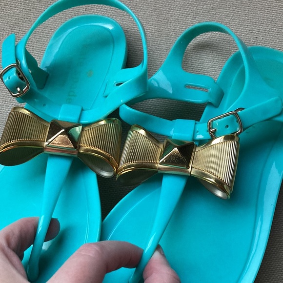 Kate Spade- Excellent used condition Turquoise and Gold bow jelly sandals size 6 - Picture 6 of 12